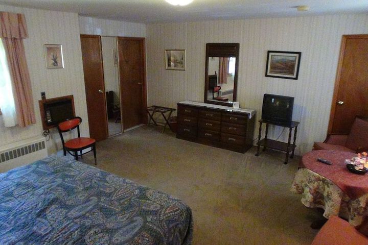 Room 11 of 18