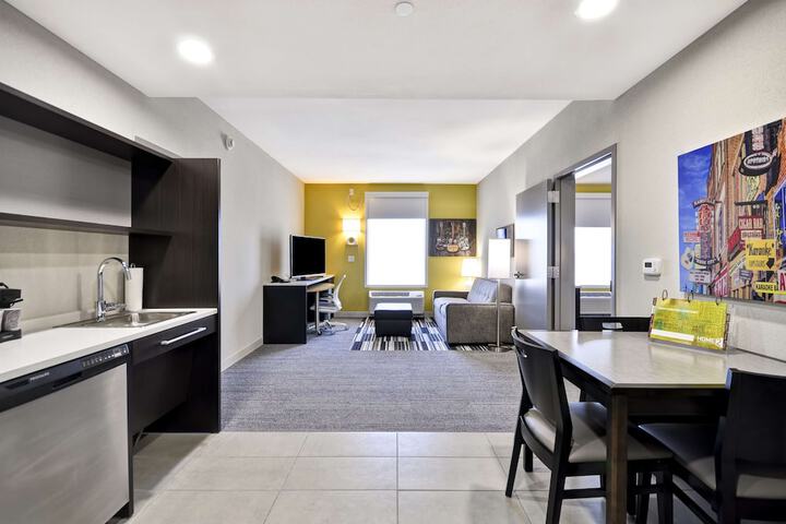 Room 25 of 42