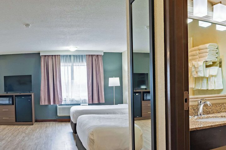 Room 53 of 60