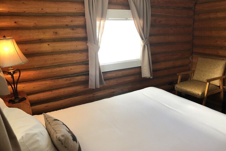 Sportsmans Lodge