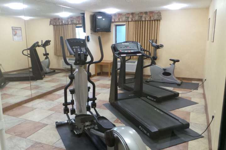 Baymont by Wyndham Arlington at Six Flags Dr