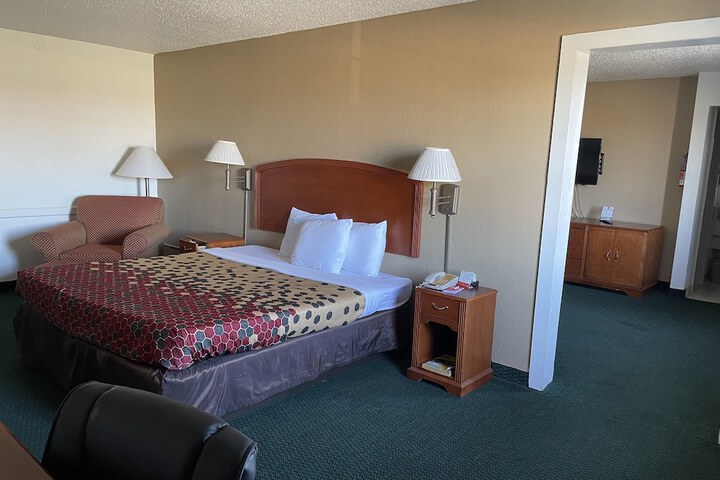 Room 33 of 35