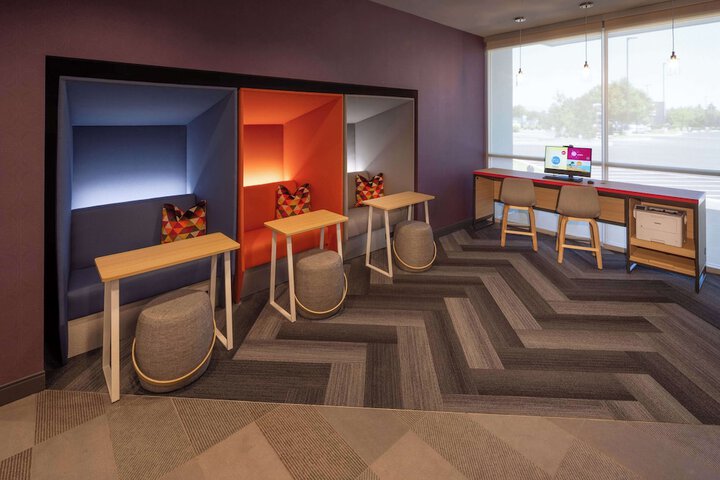 Business Center 34 of 37