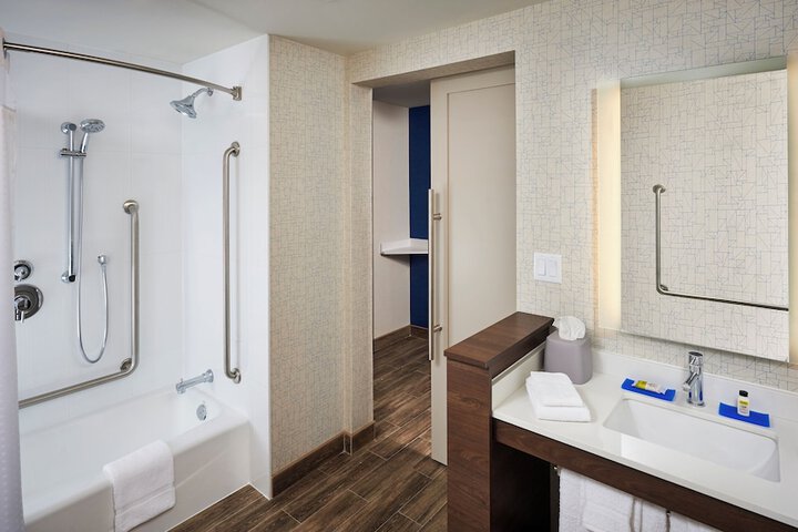Holiday Inn Express Niagara-On-The-Lake by IHG