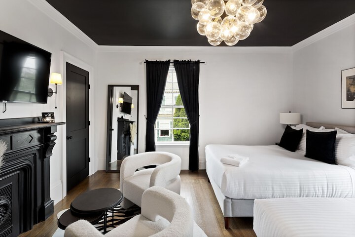 Room 35 of 46