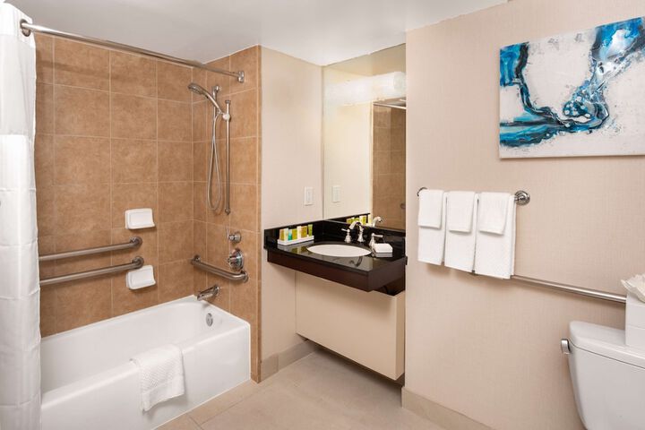 Room 32 of 68