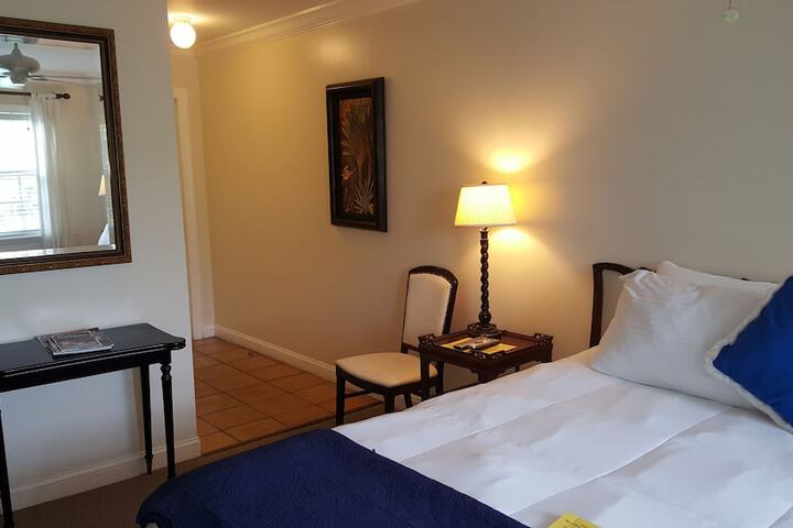 Room 102 of 392