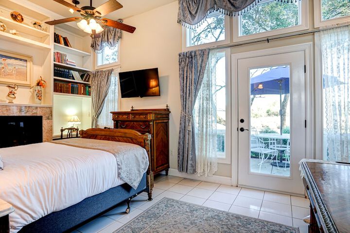 The River Belle Inn