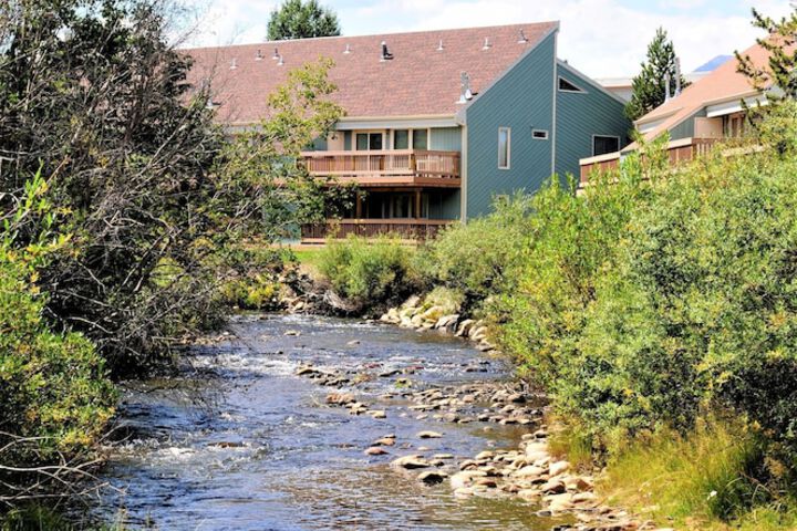 Twin Rivers Condominiums by Alderwood Colorado Management