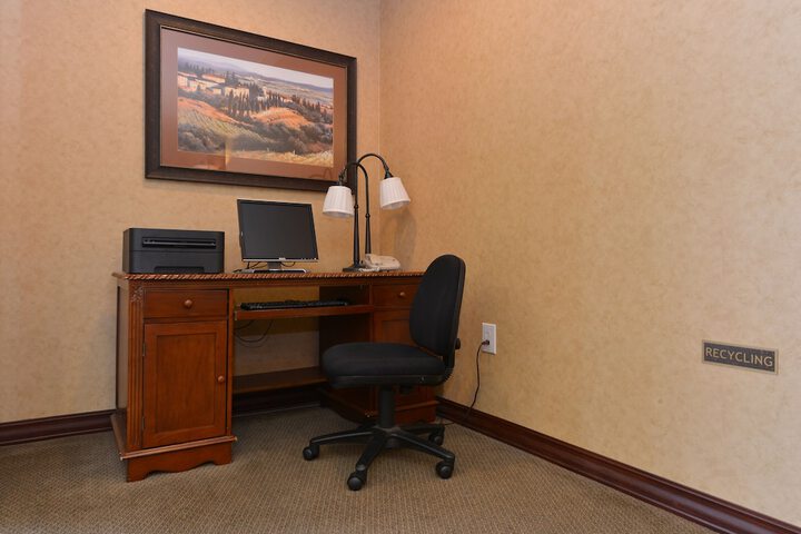 Business Center 28 of 28