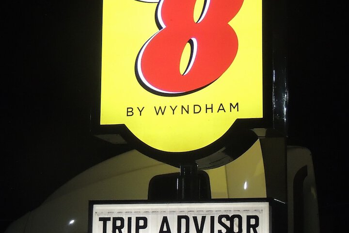 Super 8 by Wyndham Mifflinville Near Bloomsburg