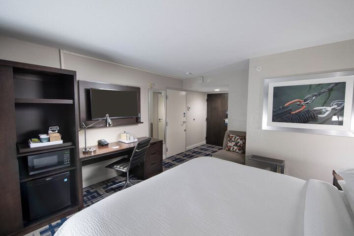 Room 8 of 19