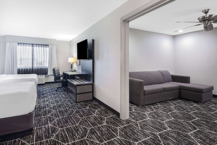 Room 10 of 27