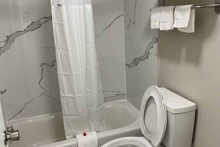 Room 8 of 12