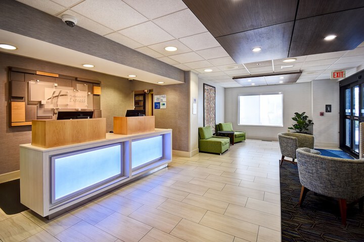 Holiday Inn Express Newport North - Middletown by IHG