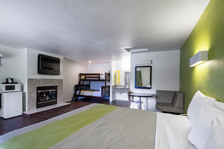 Room 10 of 43
