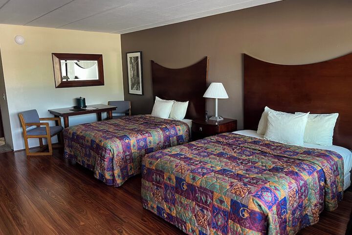 Room 343 of 443