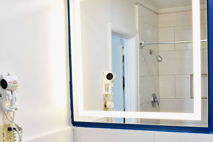 Room 13 of 23
