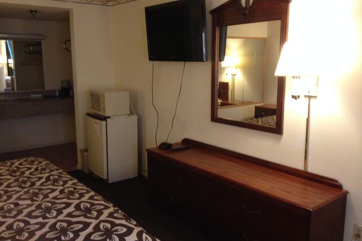 Room 13 of 20