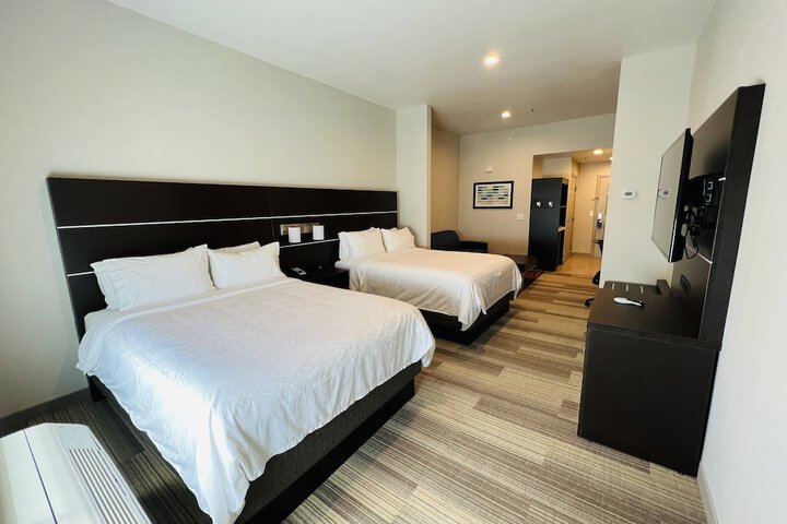 Holiday Inn Express & Suites Salinas by IHG