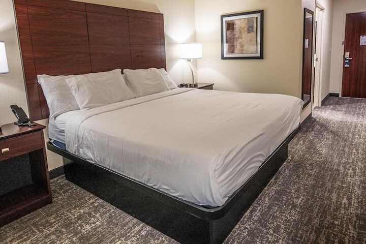 Cobblestone Hotel & Suites - Lamar