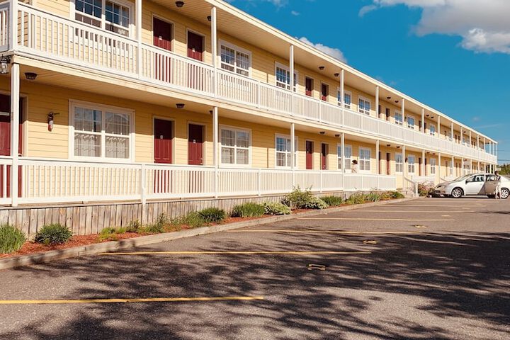 Hotel 8 of 103
