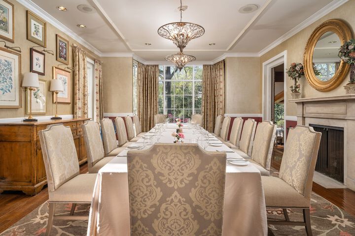 Dining 40 of 76