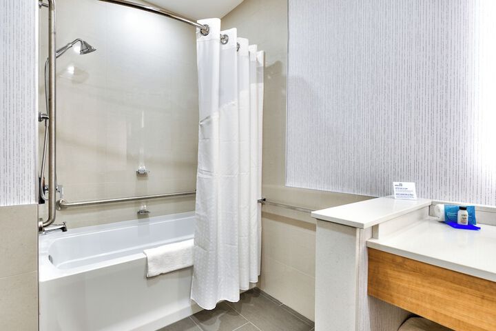 Holiday Inn Express & Suites Trois Rivieres Ouest by IHG