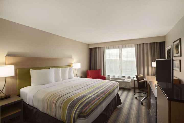 Country Inn & Suites by Radisson Monterey Beachfront-Marina, CA