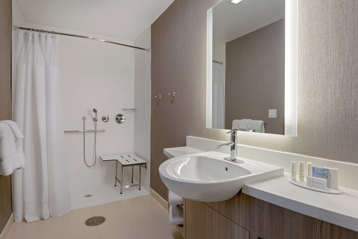 Room 14 of 27