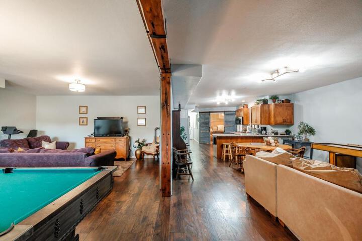 Beautiful Country Apartment AC, Pickleball, Billiards, Playground, Gardens