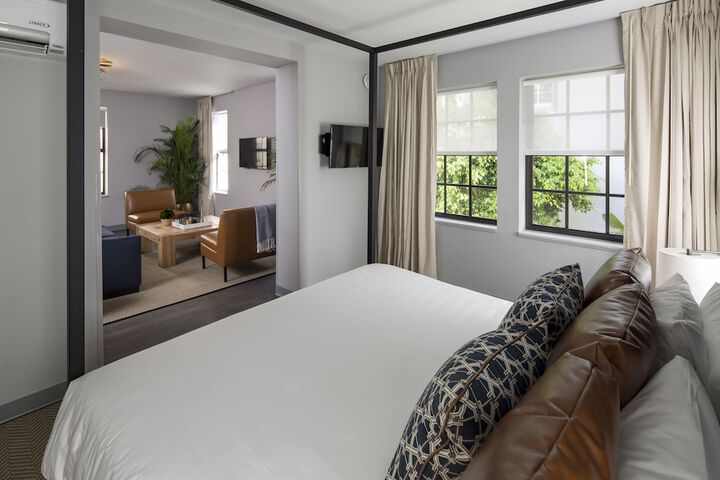 Room 26 of 73