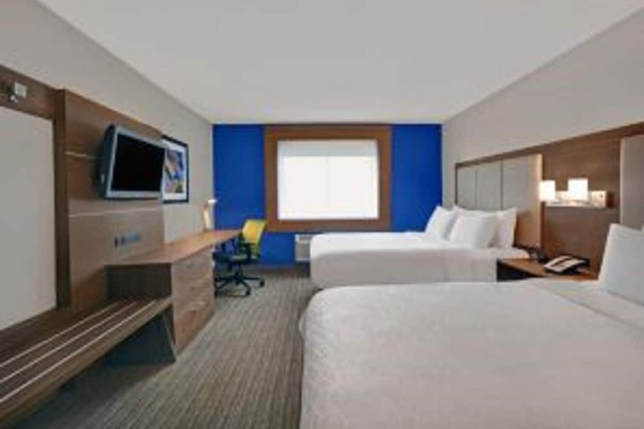 Holiday Inn Express & Suites Detroit Dearborn by IHG