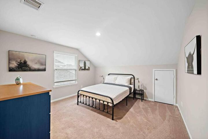 Houston House Sleeps 16~Arcade Style Game Room