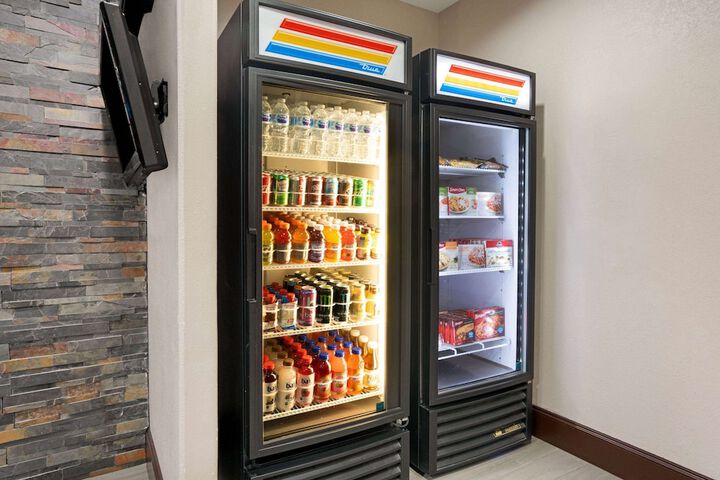 La Quinta Inn & Suites by Wyndham Houston Bush Intl Airpt E