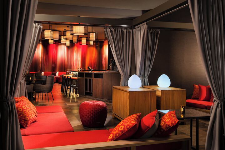 Lounge 203 of 224