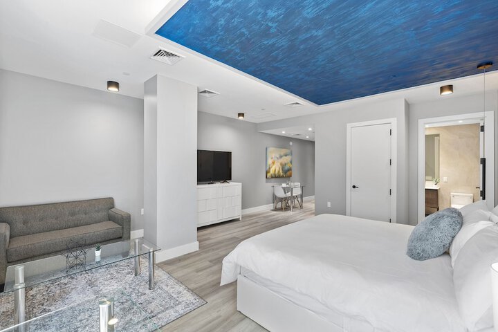 Global Luxury Suites at the Arches