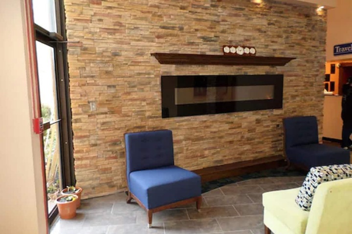 Travelodge by Wyndham Cleveland Lakewood