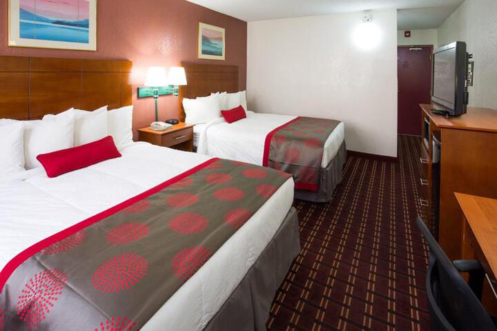RAMADA BY WYNDHAM MEDFORD HOTEL AND CONF