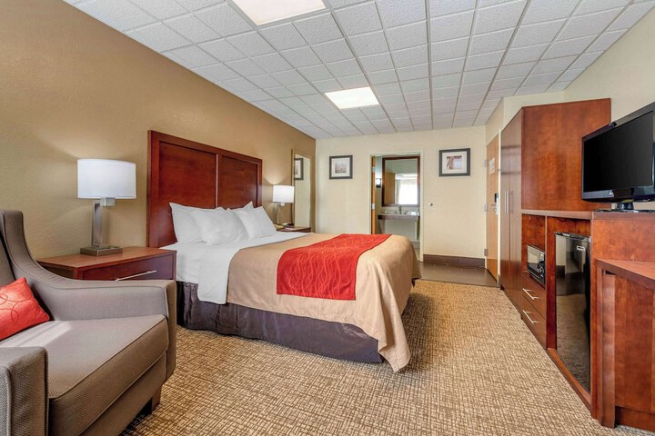 Room 25 of 38