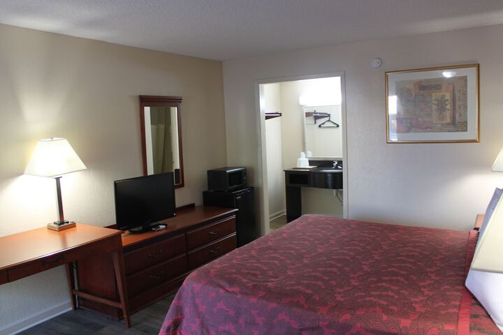 Room 11 of 25