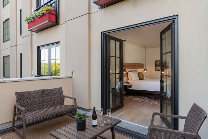 Hotel 7 of 32