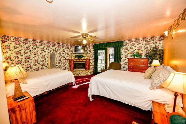 Room 28 of 143