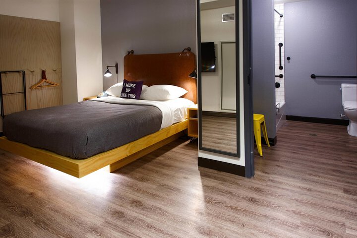 Room 32 of 54