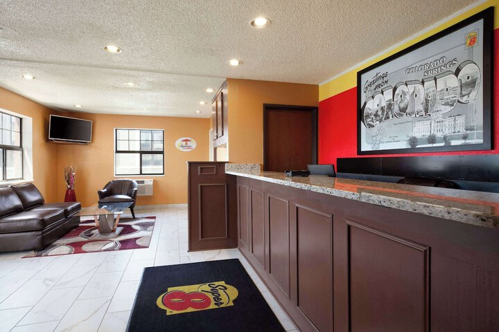 Super 8 by Wyndham Colorado Springs / Afa Area