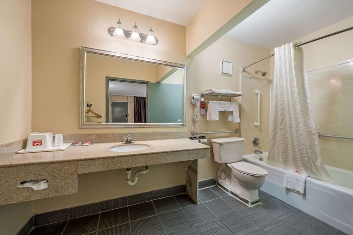 Room 12 of 21