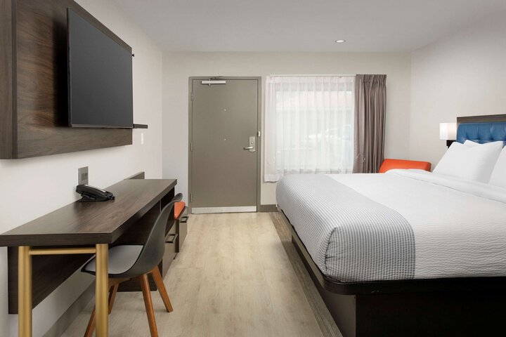 Room 27 of 28