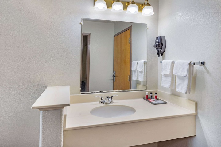 Super 8 by Wyndham Kinder / Coushatta near Casino