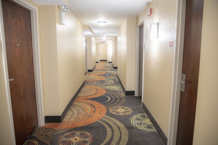 Howard Johnson Hotel & Suites by Wyndham Allentown / Dorney