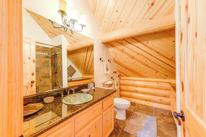 Mountain Cabin w / Hot Tub: 4 Mi to Shaver Lake!
